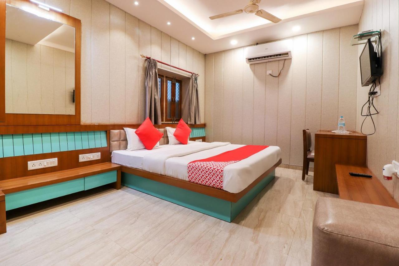 Oyo 26781 Hotel Raghupati Ayodhya Ngoại thất bức ảnh