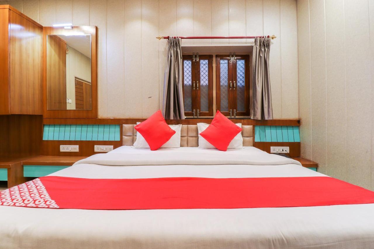 Oyo 26781 Hotel Raghupati Ayodhya Ngoại thất bức ảnh