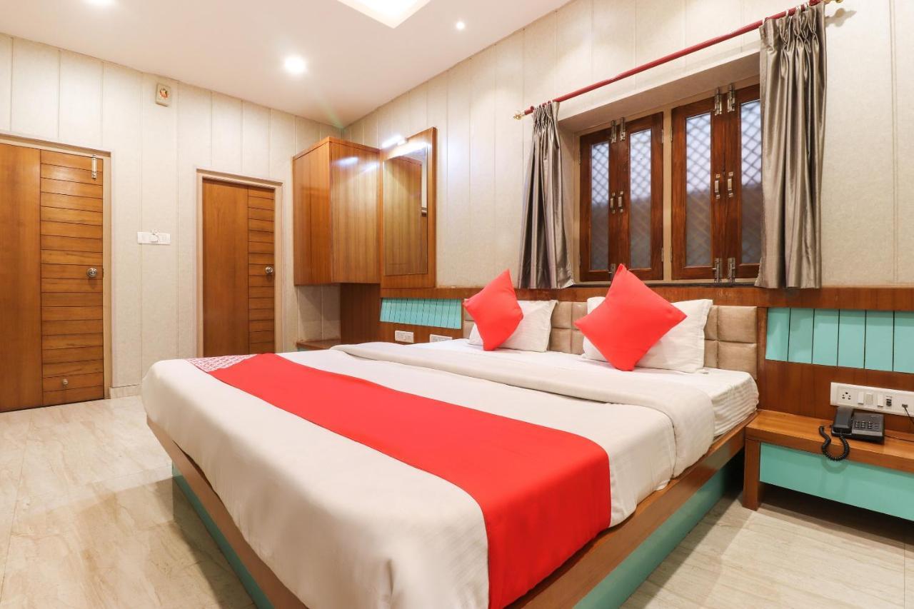 Oyo 26781 Hotel Raghupati Ayodhya Ngoại thất bức ảnh